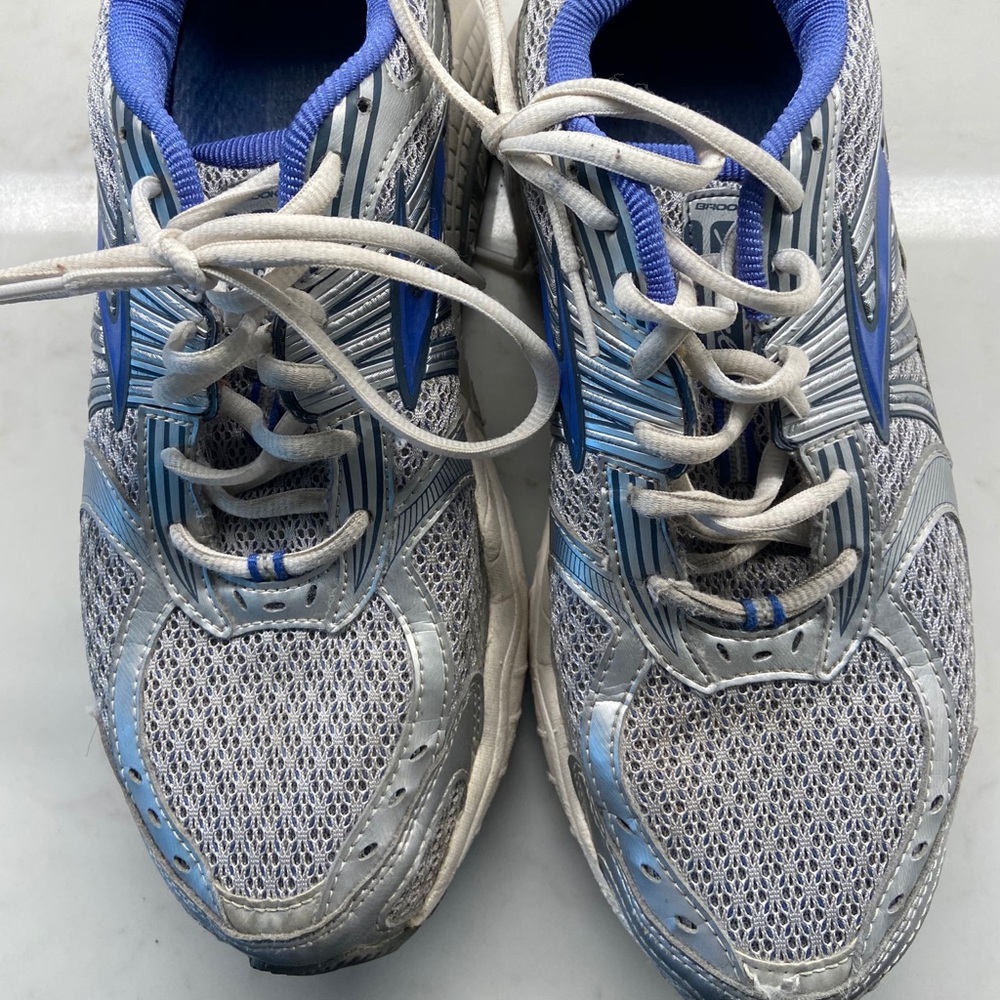 Brooks tennis shoes